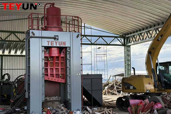 Cómo elegir la trituradora de vidrio y botellas adecuada: Ingeniería para el reciclaje de alto volumen
