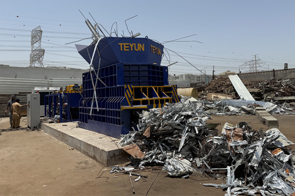 Ingeniero de Teyun instala con éxito una segunda cizalla para contenedores de 800 toneladas en Dubái